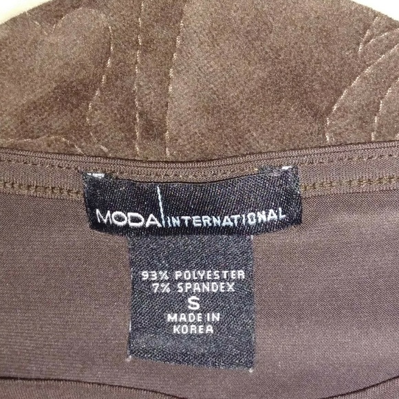 Beautiful shape fitting dress. - Picture 3 of 4